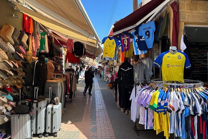 国境検問所を含むニコシア旧市街のプライベートガイド付きツアー