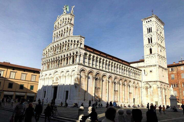 Tour privato di Pisa, Lucca e cantina dal porto di Livorno