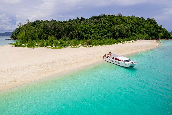 Excursão de dia inteiro a Phi Phi e Ilha de Bambu em catamarã de velocidade premium