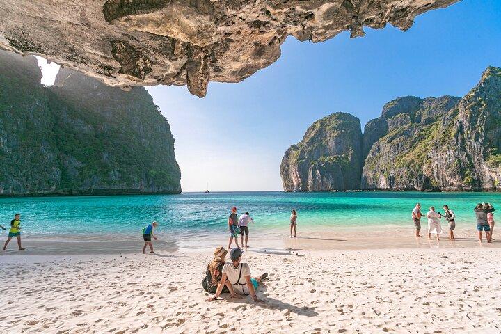 Phi Phi & Bamboo Island Full Day Tour by Premium Speed-Catamaran