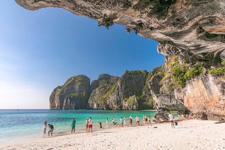 Phi Phi & Bamboo Island Full Day Tour by Premium Speed-Catamaran