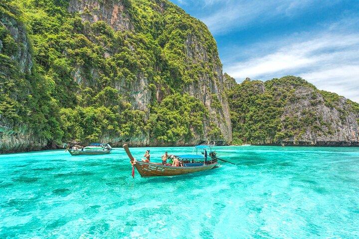 Phi Phi & Bamboo Island Full Day Tour by Premium Speed-Catamaran