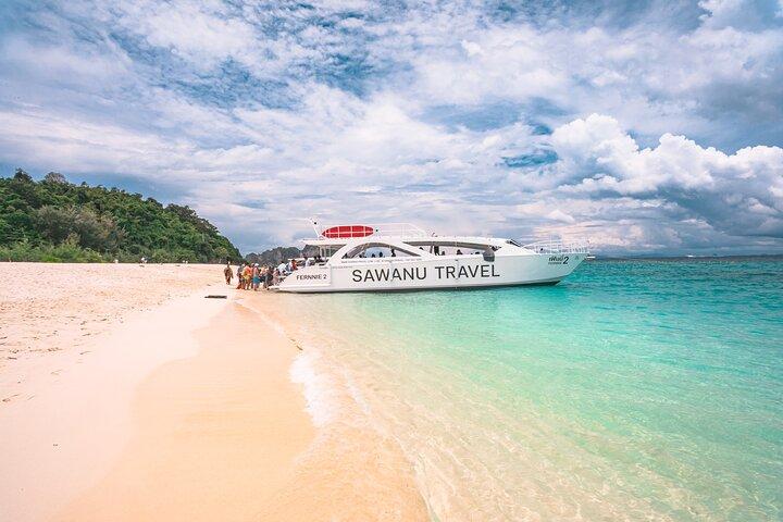 Phi Phi & Bamboo Island Full Day Tour by Premium Speed-Catamaran