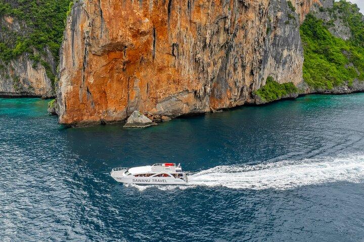 Phi Phi & Bamboo Island Full Day Tour by Premium Speed-Catamaran
