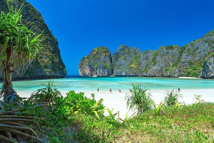 Phi Phi & Bamboo Island Full Day Tour by Premium Speed-Catamaran