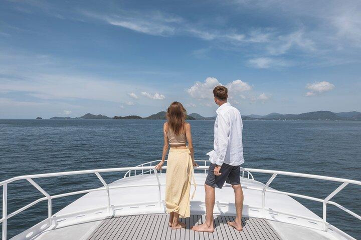 Phi Phi & Bamboo Island Full Day Tour by Premium Speed-Catamaran