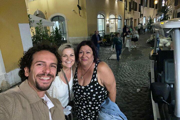 Magia del crepúsculo: tour privado en carrito de golf por Roma con aperitivo