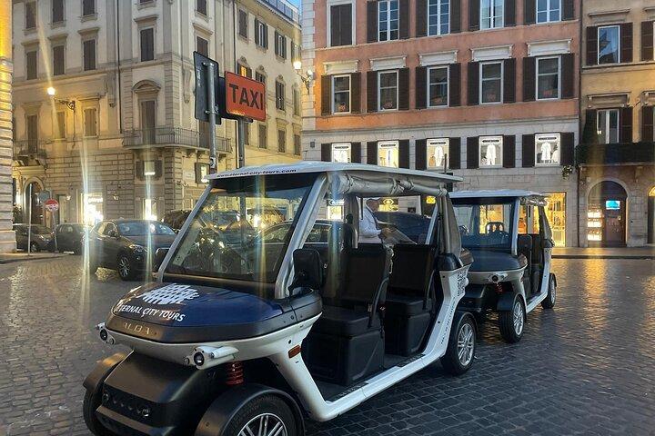 Magia del crepúsculo: tour privado en carrito de golf por Roma con aperitivo