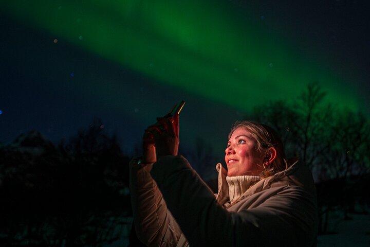 Caccia all'aurora boreale: tour in furgone con bevande calde