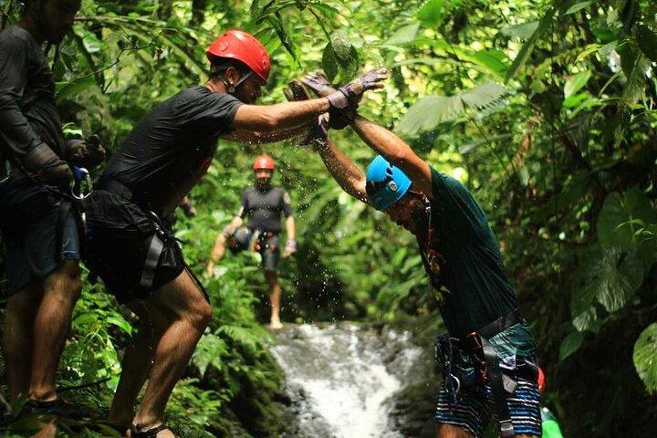 Canyoning Cascade Rappel Aventure au Costa Rica