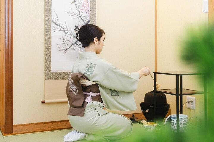 はなやかで抹茶と着物体験