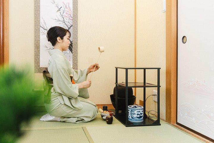 はなやかで抹茶と着物体験