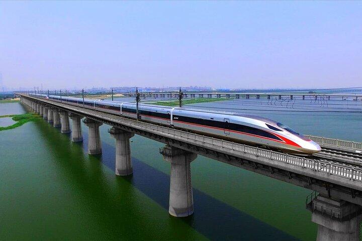 ジャカルタ発、高速鉄道でバンドン市内観光（シューッ）