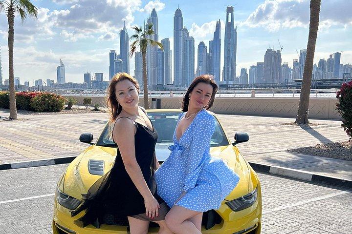ドバイ カブリオ ツアー: コンバーチブル車で人気の名所を巡るガイド付きツアー