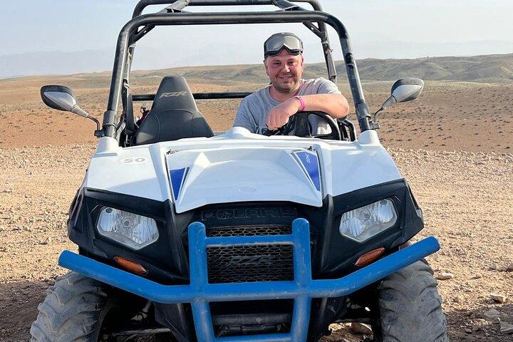 Ontdek de Agafay-woestijn: buggy- en kameelritten met dinershow