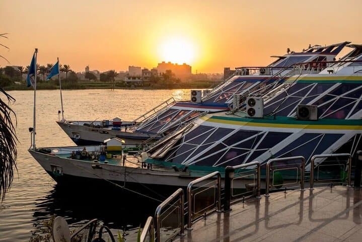 Dinner Cruise on the Nile River in Cairo with Pickup
