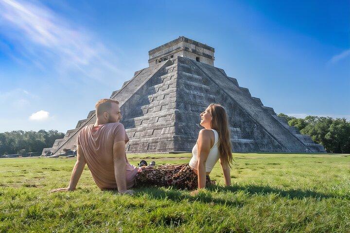 Tour di un'intera giornata a Chichén Itzá con buffet maya, cenote e Valladolid