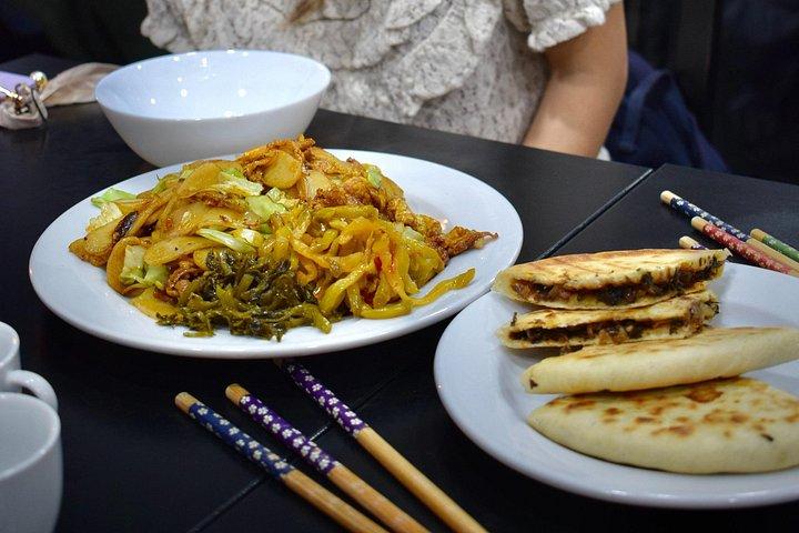 先見性のある地下アジア料理体験