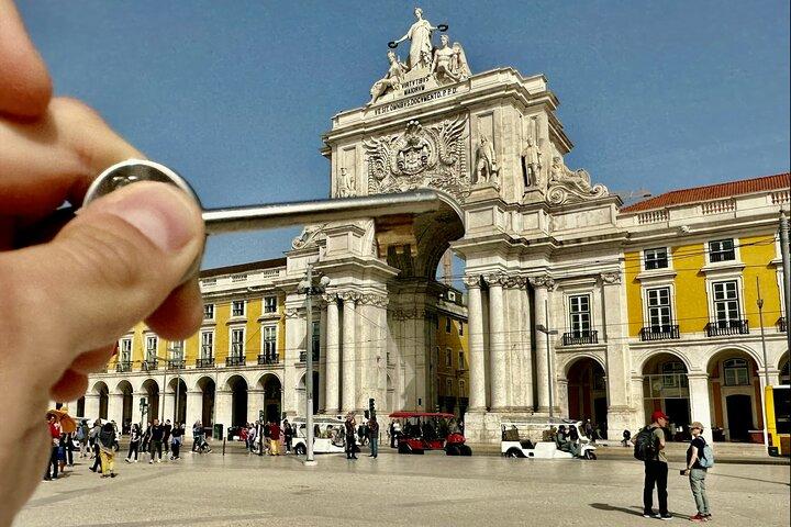 Lisbon Secrets : Iconic Photo Adventure Exploration Spiel und Tour