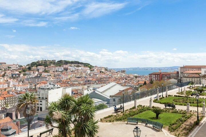 Lisbon Secrets : Iconic Photo Adventure Exploration Spiel und Tour