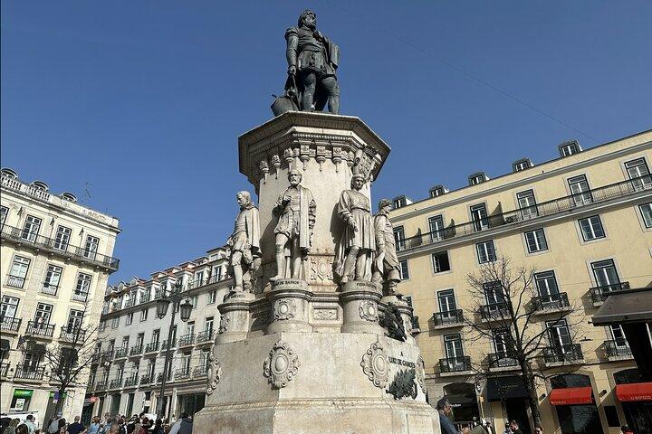 Lisbon Secrets : Iconic Photo Adventure Exploration Spiel und Tour