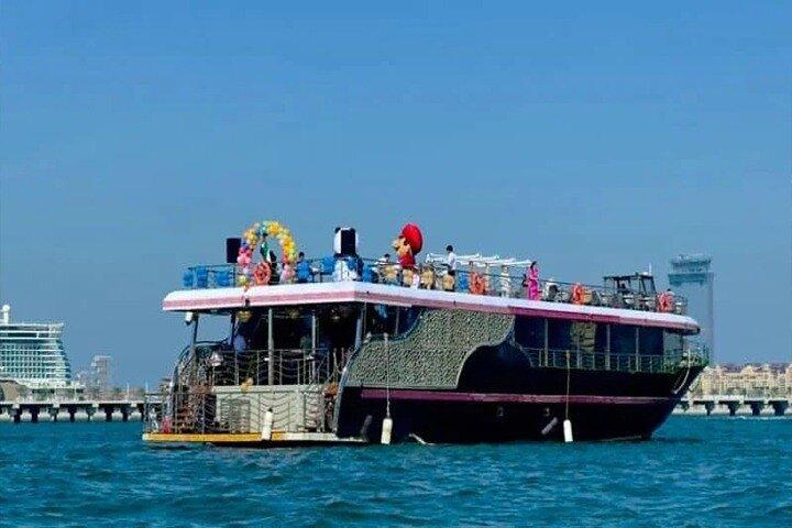 Dhow Cruise Dinner in Dubai Marina mit Live-Unterhaltung