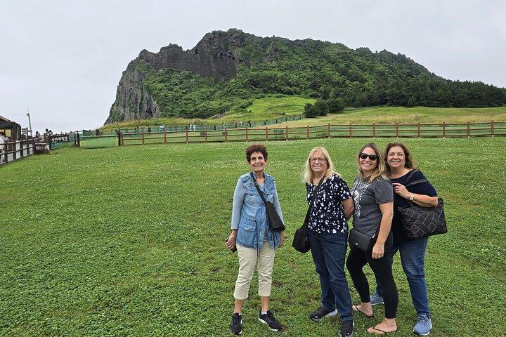 Private Day Tour Manjanggul Cave & Easten tour in jeju island