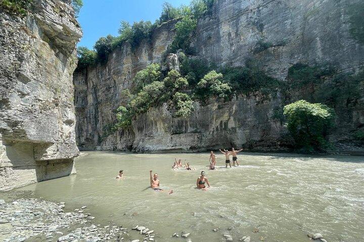 Da Berat: Canyon Osum e Cascata Bogove
