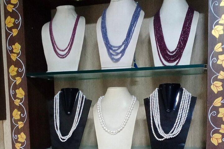 Jaipur Private Shopping Tour with Pickup
