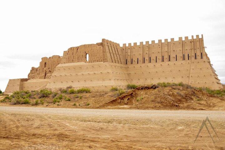 Privat Bukhara-Khiva-overførsel via antikke fæstninger