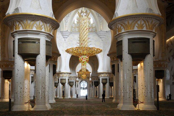Excursion d'une journée à Abu Dhabi avec entrée au Qasr Al Watan