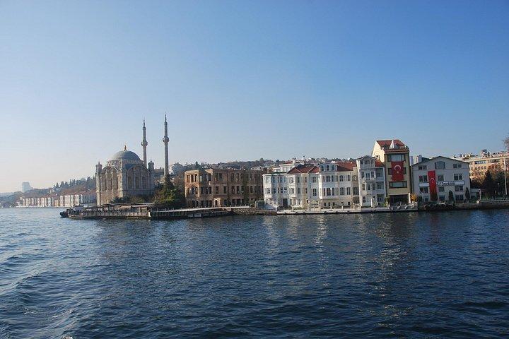 イスタンブール・ボスポラスツアー（ワーリング・ダービッシュ・ショー付き）