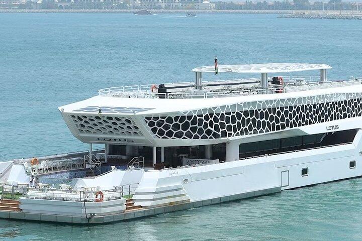 Dubaï: Marina Lotus Yatch Dîner Croisière Intl Buffet