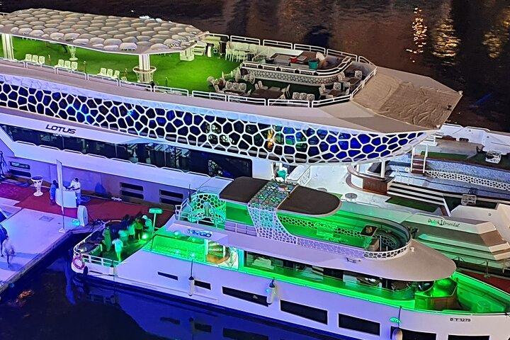 Dubaï: Marina Lotus Yatch Dîner Croisière Intl Buffet