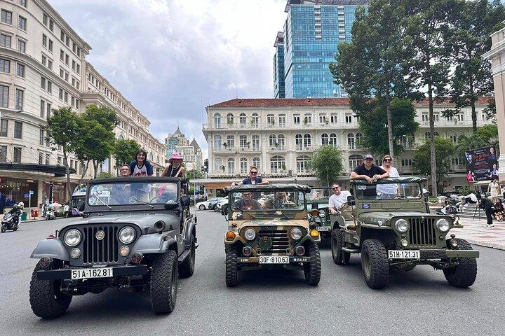 Saigon Street Food by Night: tour in jeep o moto dell'esercito americano