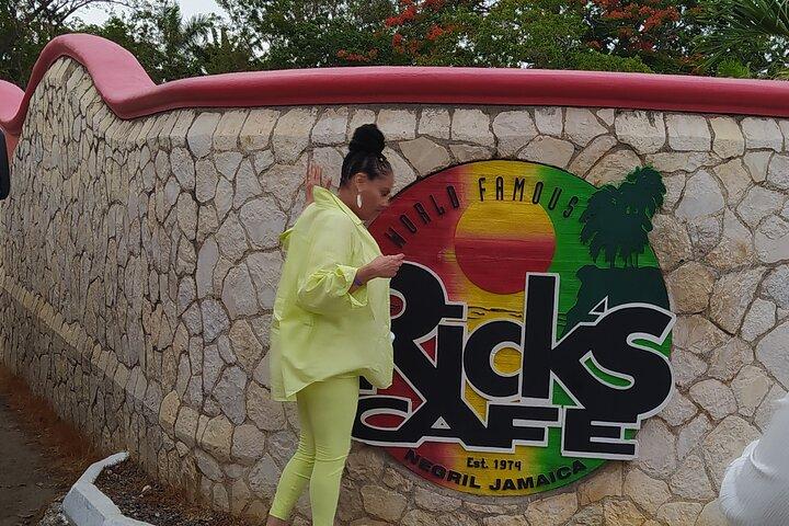 Combinatie van ATV Adventures en Ricks Cafe