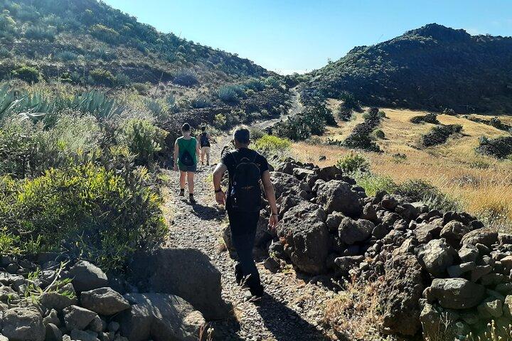 Barranco de las Vacas, cavernas e aldeia por Sky Rebels