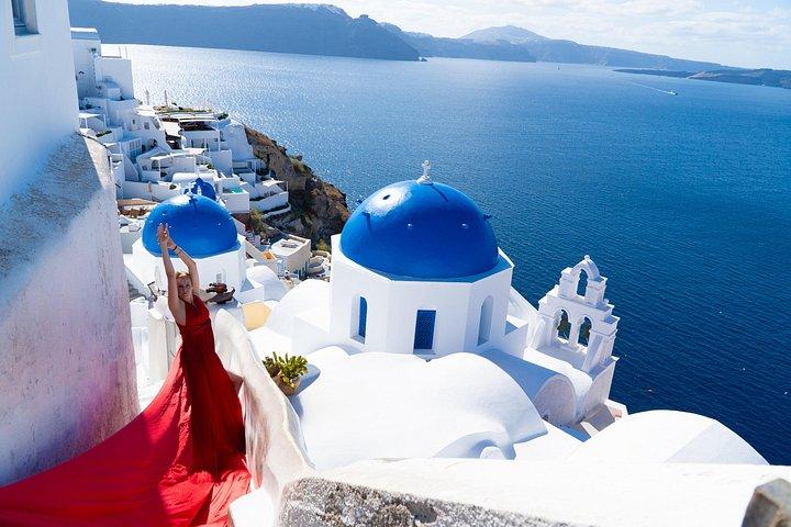 Vestido volador de Santorini de Rozali Photography