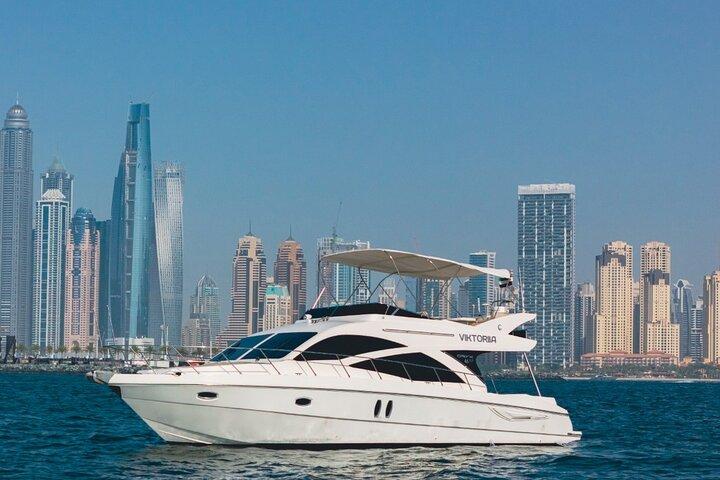 Noleggio yacht a prezzi accessibili Viktoriia dalla Marina di Dubai