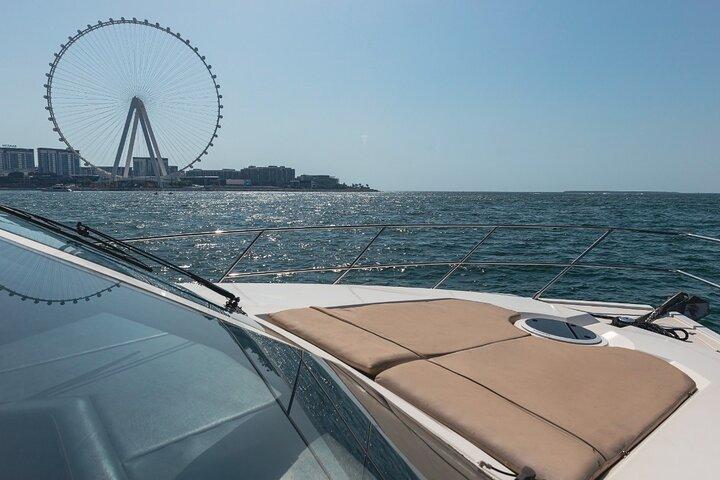 Prisvärd yachtuthyrning Viktoriia från Dubai Marina