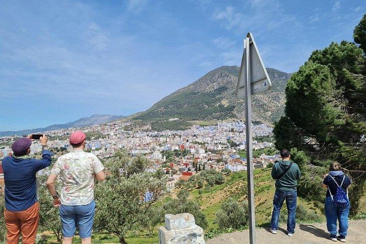 タンジェから： シェフシャウエンとアクショールの滝への日帰り旅行
