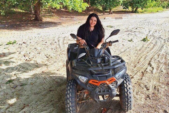 ベイ諸島での 2 時間のプライベート オフロード ATV とビーチ体験