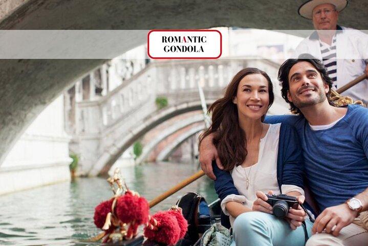 Fall in Love: Private Romantic Gondola Ride on the Grand Canal (em inglês)