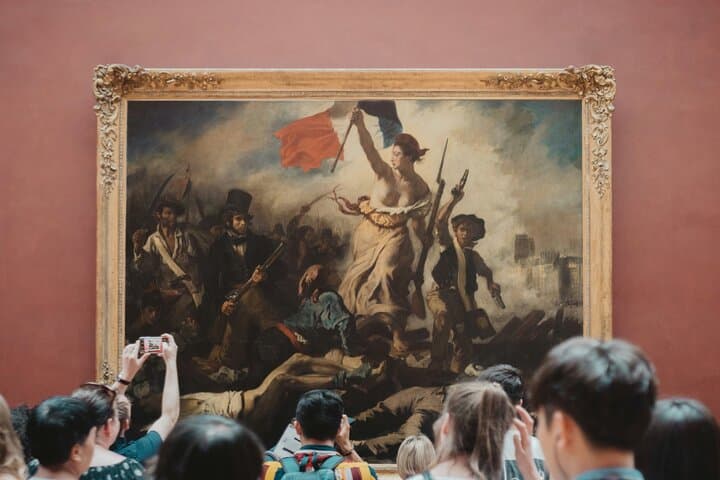 Paris: Night at the Louvre 6-people Max Guided Experience