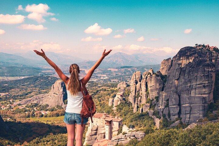 Meteora: Geführte Sonnenuntergangstour mit Klöstern und Höhlenbesuch