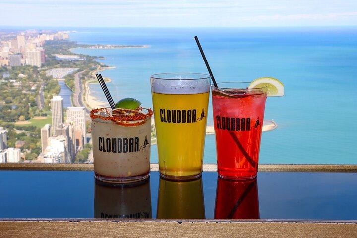 360 Chicago Observation Deck Sorseggia e guarda il biglietto