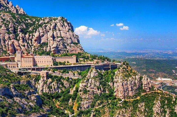 Excursion d'une journée à Montserrat Train à crémaillère panoramique de Barcelone + Ebook