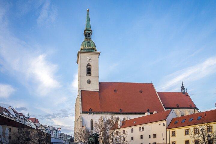 Förtrollande Bratislava: Heldags privat tur från Budapest