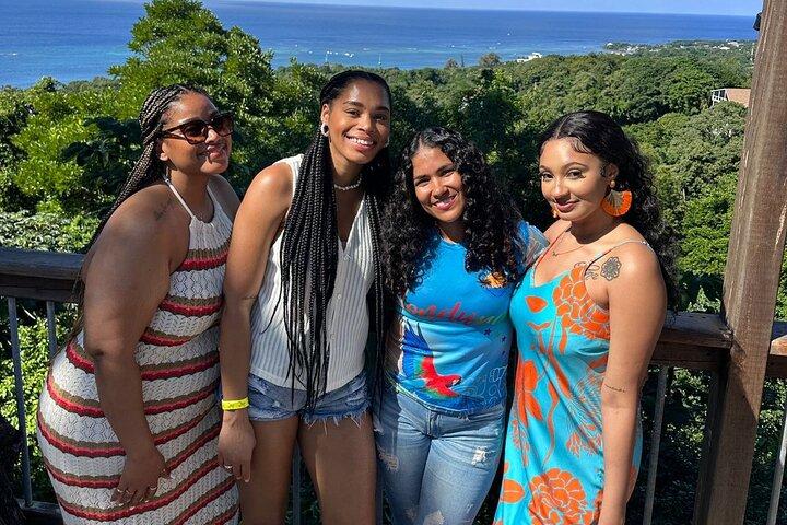 Roatan Zipline Adventure Luiaards & Monkey chocolade Sample Tour