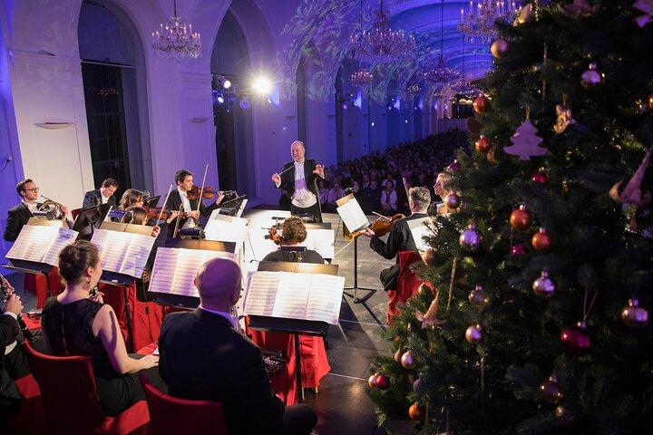 Schönbrunn: Slotsrundvisning efter lukketid, julemarked og koncert